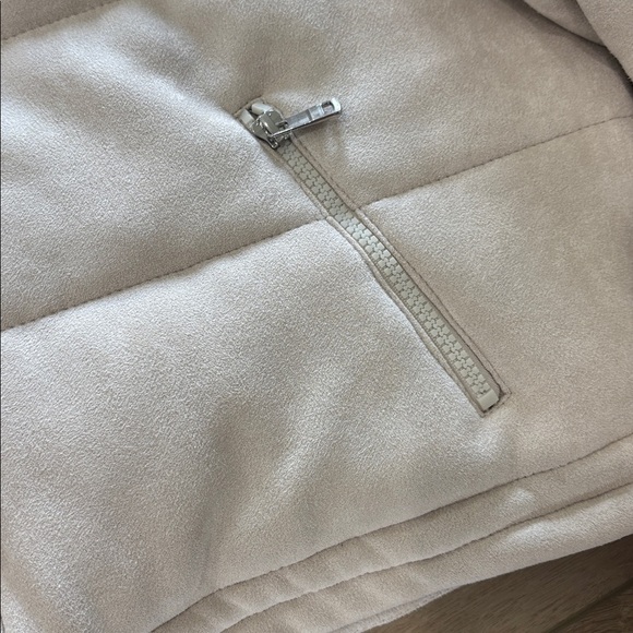 Coalition Cropped Cream Puffer Jacket – Size Medium – Excellent Condition - Picture 2 of 6